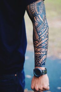 37 Oberarm Tattoo Ideen Fr Mnner Maori Und Tribal Motive Maori for dimensions 750 X 1125
