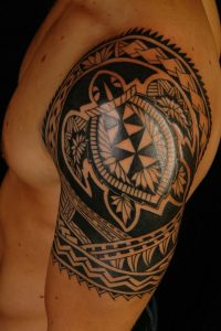 37 Oberarm Tattoo Ideen Fr Mnner Maori Und Tribal Motive with proportions 750 X 1124