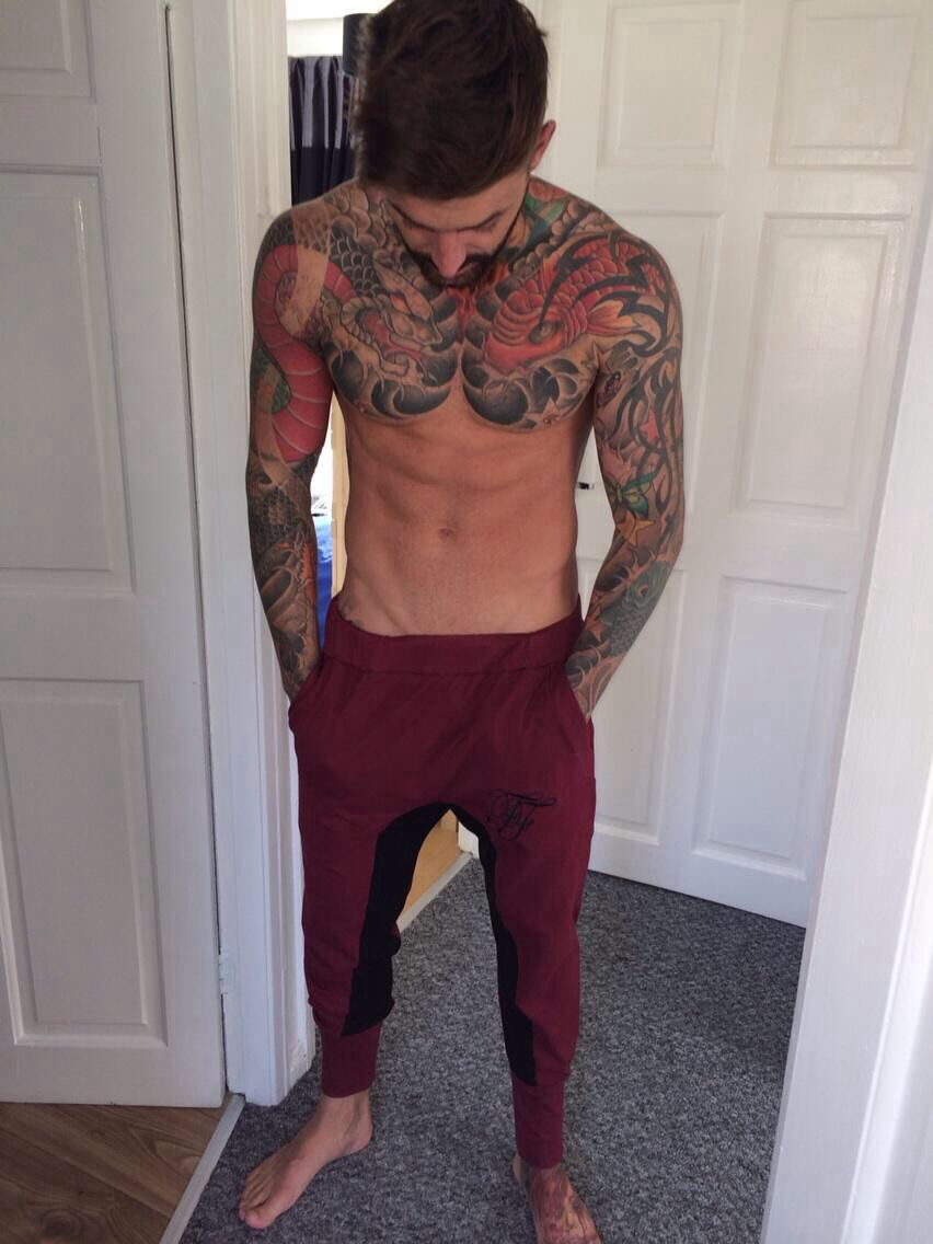 Aaron From Geordie Shore Has Weird Tattoos But They Do Look Cool in proportions 852 X 1136