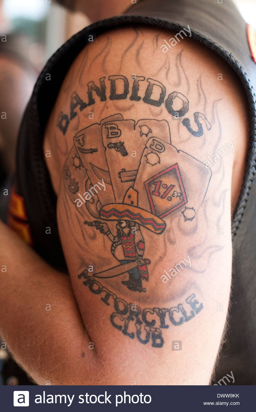 Bandidos Motorcycle Club Tattoo Auf Einem Biker Arm Stockfoto Bild regarding dimensions 866 X 1390