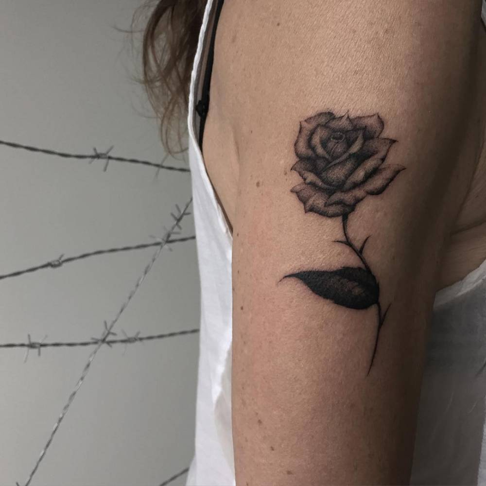 Black Rose Tattoo On The Right Upper Arm in size 1000 X 1000