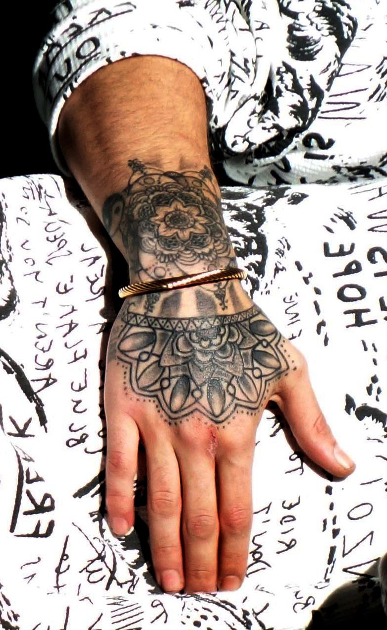 Close Up On Zayns Left Arm Tattoo This Must Be A Mirror Image with dimensions 781 X 1271