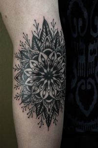 Groartige Schwarze Mandala Blume Tattoo Am Arm Tattooimagesbiz throughout sizing 800 X 1200