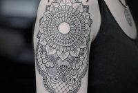 Henna And Lace Inspired Tattoo On The Right Upper Arm And Shoulder with dimensions 800 X 1000