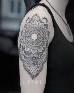 Henna And Lace Inspired Tattoo On The Right Upper Arm And Shoulder with dimensions 800 X 1000