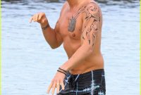 Keith Urban Puts His Shirtless Body On Display While Getting Wet In pertaining to sizing 817 X 1222