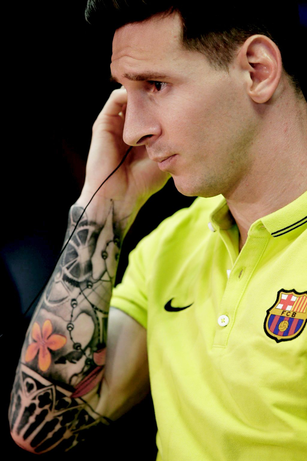 Lionel Messi Wearing A Short Sleeved T Shirt In Fc Barcelona La with sizing 1024 X 1535