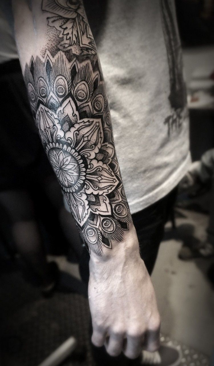 Mandala Tattoo Mnner Unterarm Motive Dotwork Haarfarben for size 750 X 1280