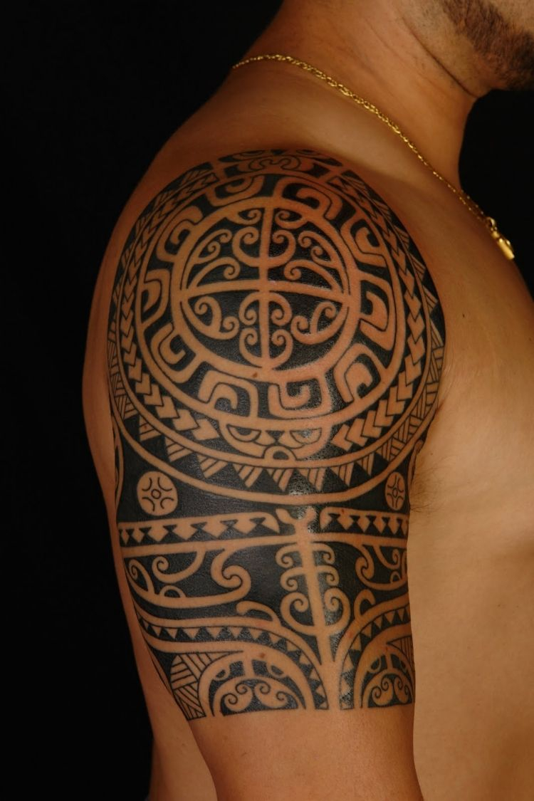 Polynesische Maori Tattoos Mann Oberarm Tribal Tattoo Maori for proportions 750 X 1125