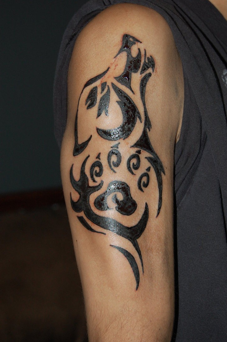 Tribal Stil Schwarzes Schulter Tattoo Mit Wolf Tattooimagesbiz pertaining to size 729 X 1097