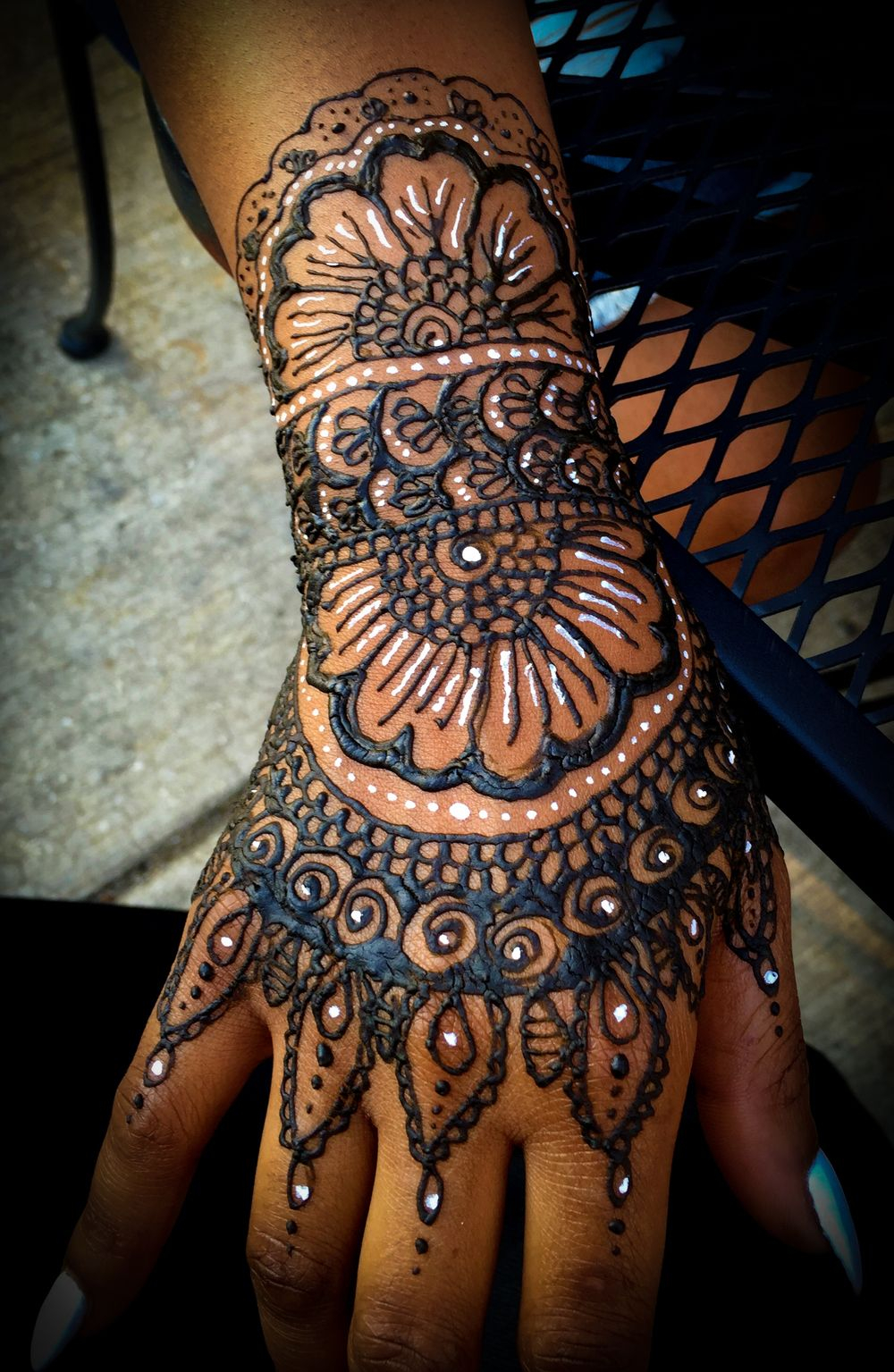 White Henna And Traditional Henna Tattoo Full Hand And Arm Floral with regard to dimensions 1000 X 1535