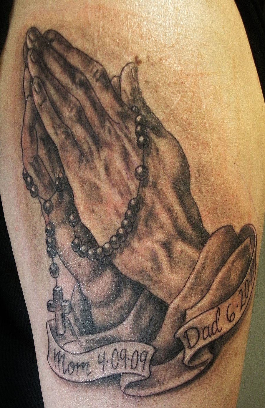 18 Praying Hands Tattoo Arts Designs And Images throughout measurements 900 X 1386