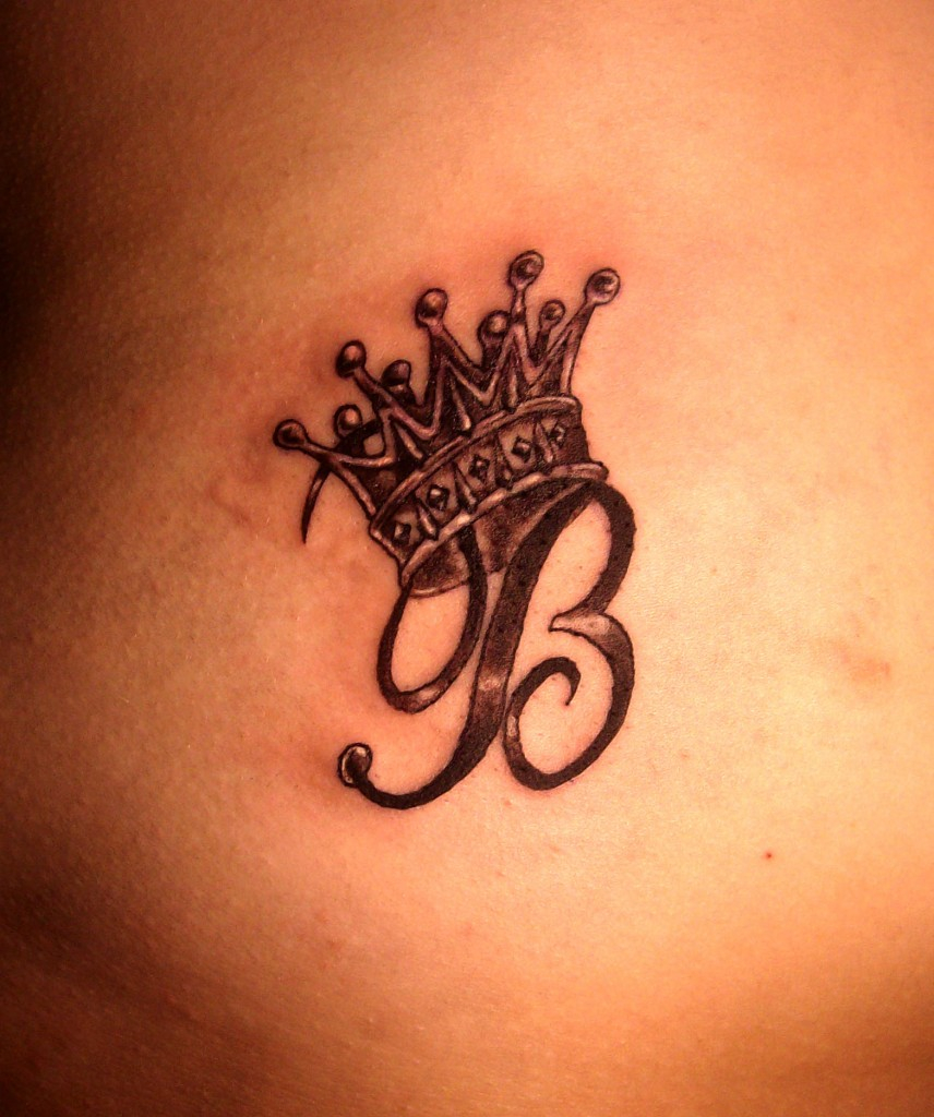 32 Queen Tattoo Images Pictures And Design Ideas with regard to size 856 X 1024