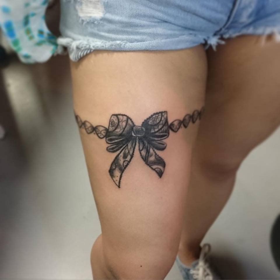 Beautiful Garter Bow Tattoo On Right Thigh Juangui Giraldo inside dimensions 960 X 960