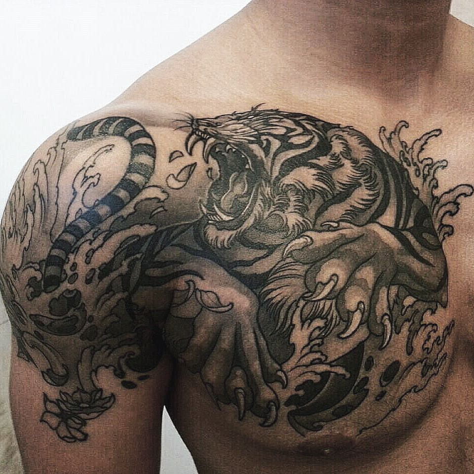 Black Ink Tiger Tattoo On Man Right Shoulder And Chest with sizing 960 X 960