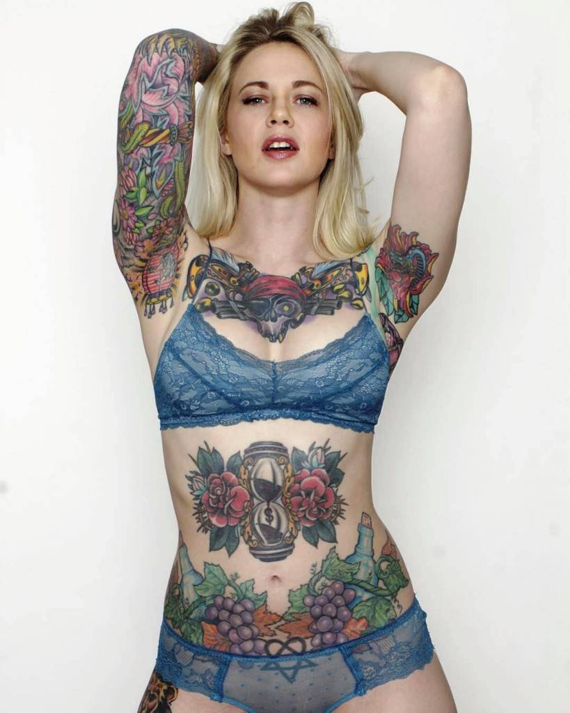 Chest Tattoos Women 90 Images In Collection Page 2 throughout sizing 819 X 1024