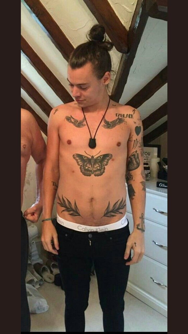 His Little Tummy Is So Cute Harry Styles In 2019 Harry Styles for proportions 720 X 1280