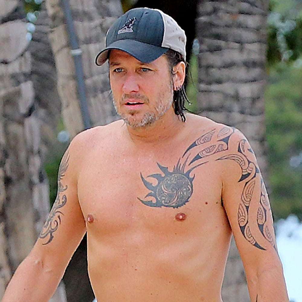 Keith Urban Shirtless In Hawaii Pictures Popsugar Celebrity in size 1000 X 1000