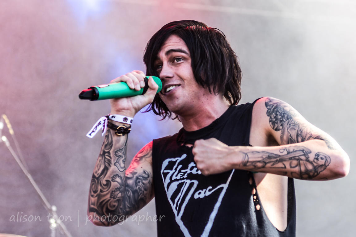 Kellin Quinn Wife Daughter Age Height Family And Other Facts with measurements 1152 X 768