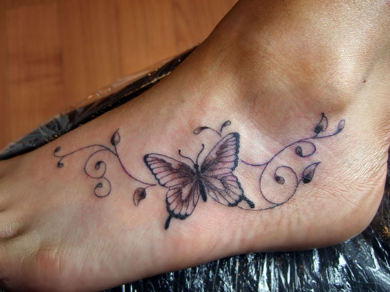 Pin Tishna Hall On Tatoo Feet Tattoos Tattoos Butterfly Foot with regard to proportions 1280 X 960