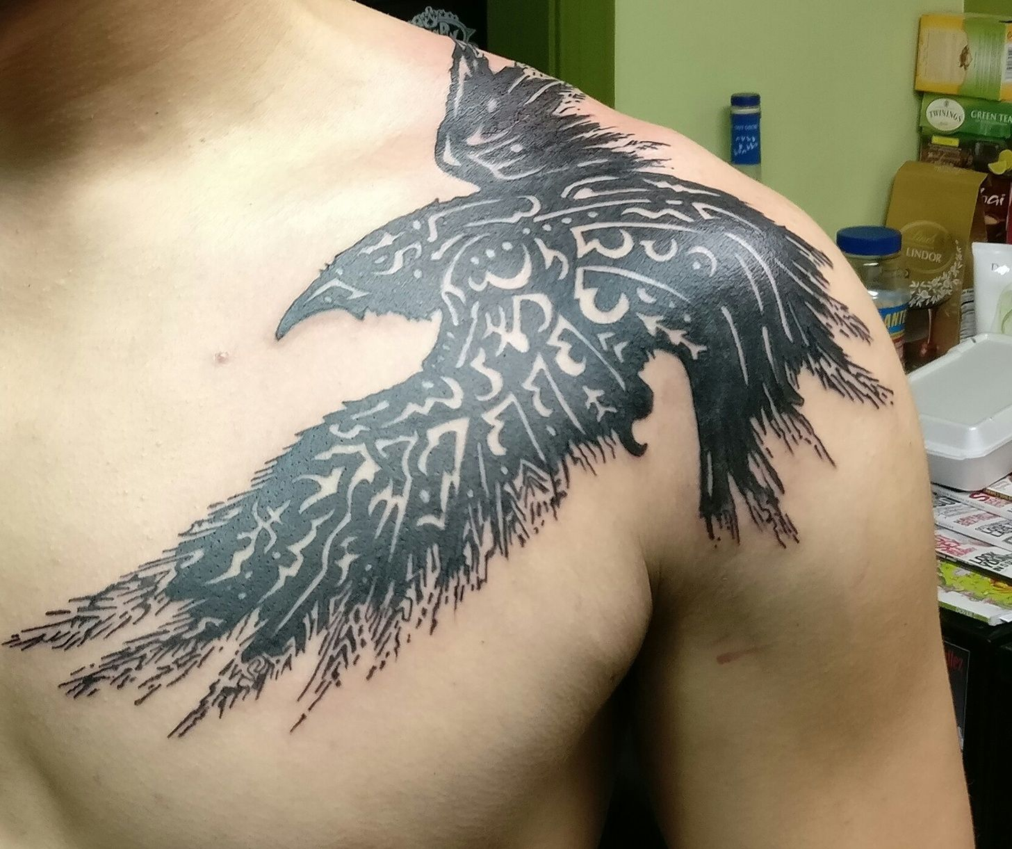 Raven Tattoo On Shoulder Chestback Raven Tattoo Tattoos For with regard to proportions 1456 X 1221