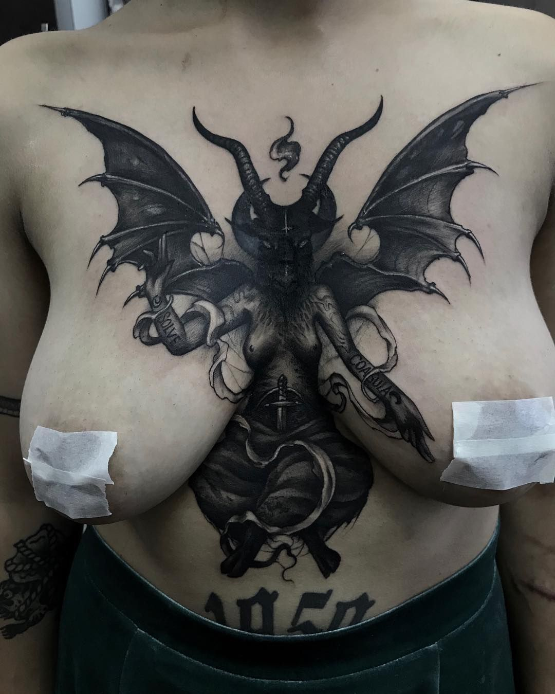 Resultado De Imagen Para Baphomet Woman Chest Tattoo Desenhos En within siz...