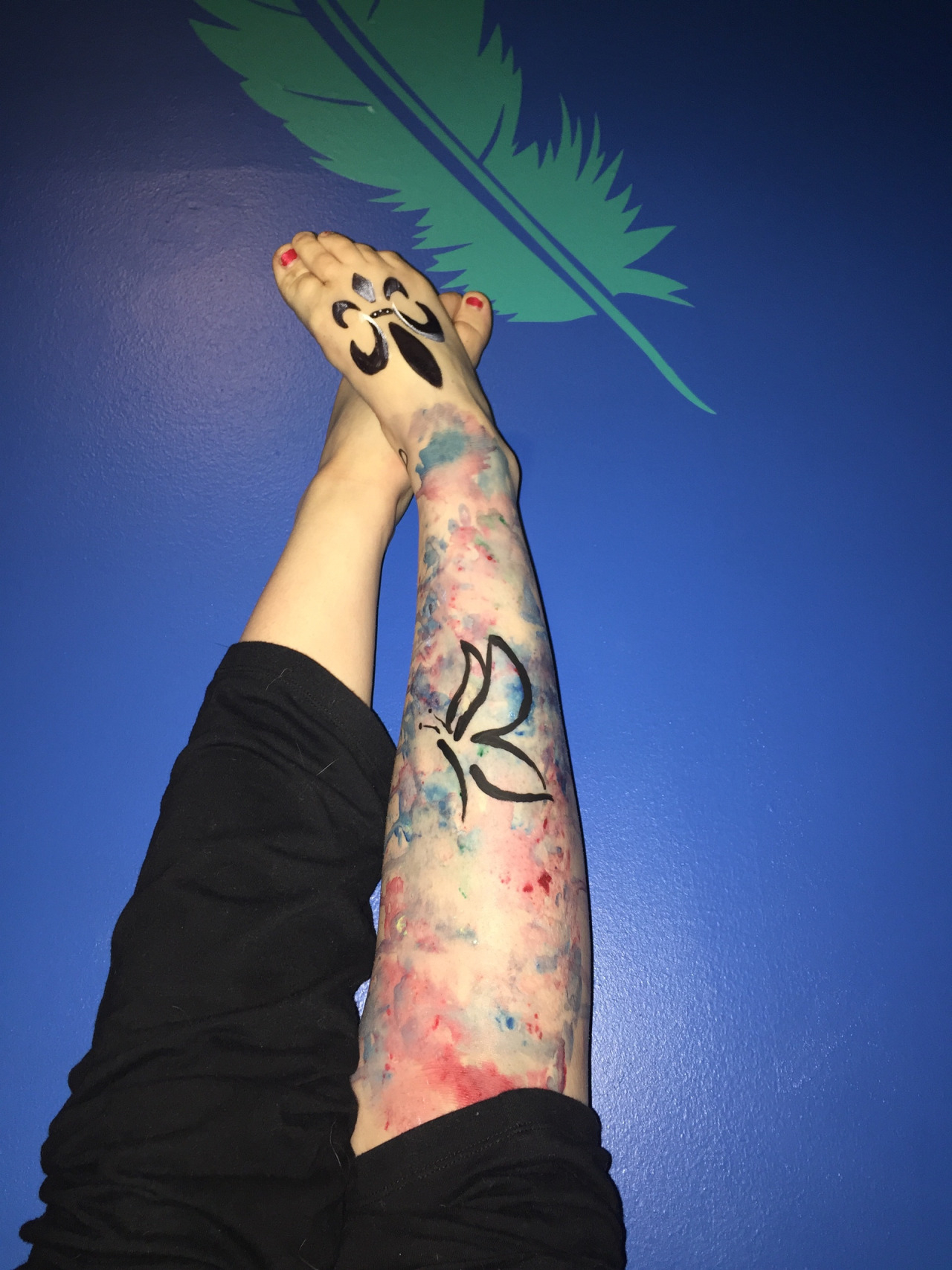 Woman Shares This Puzzling Photo Of Her Legs With A Truly intended for dimensions 1280 X 1707